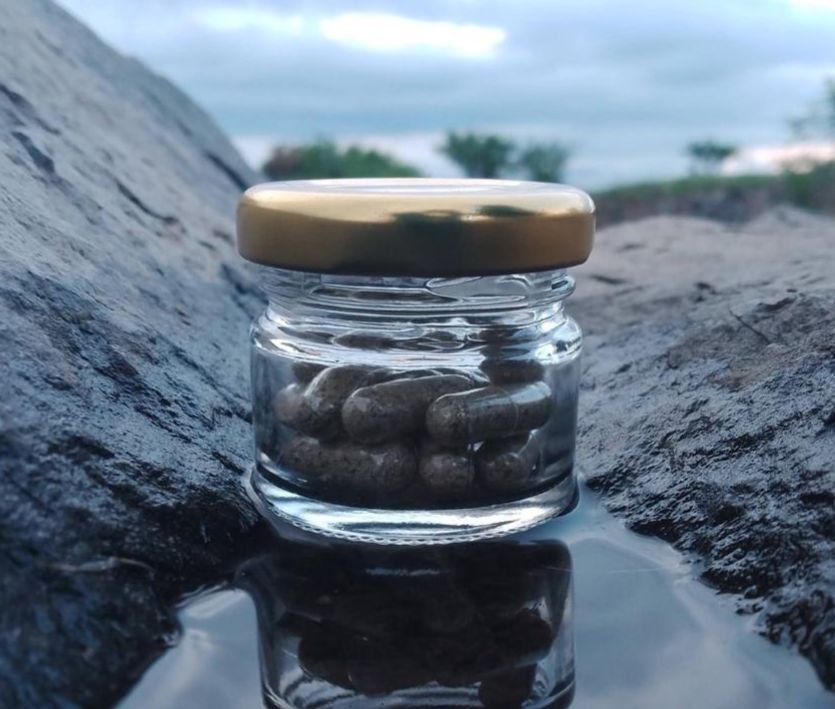 producto, frasco con capsulas de medicina ancestral